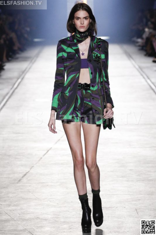 Versace SS 2016 MFW access to view full gallery. #Versace #MFW15 Versace SS 2016 MFW access to view full gallery. #Versace #MFW15