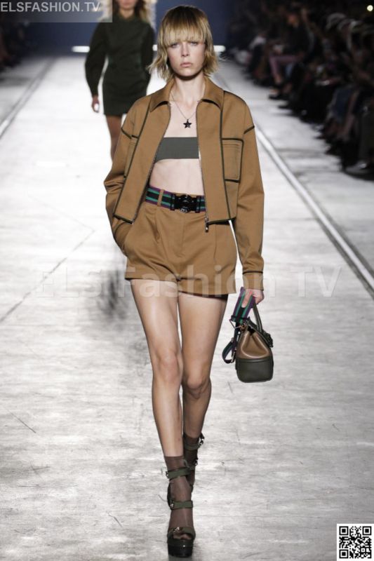 Versace SS 2016 MFW access to view full gallery. #Versace #MFW15 Versace SS 2016 MFW access to view full gallery. #Versace #MFW15