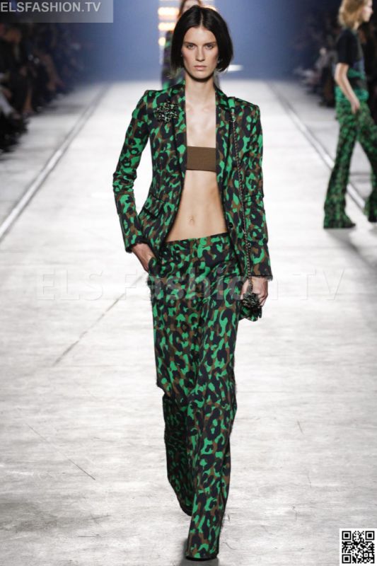 Versace SS 2016 MFW access to view full gallery. #Versace #MFW15 Versace SS 2016 MFW access to view full gallery. #Versace #MFW15