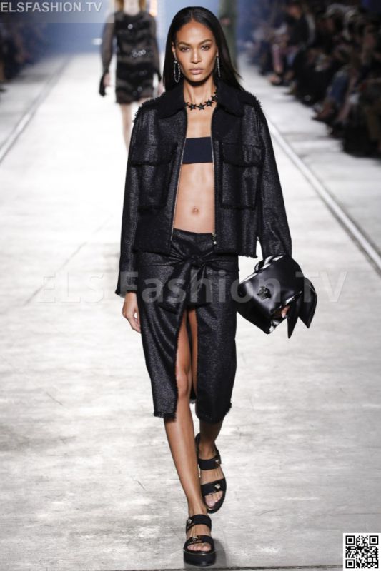 Versace SS 2016 MFW access to view full gallery. #Versace #MFW15 Versace SS 2016 MFW access to view full gallery. #Versace #MFW15