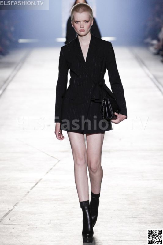 Versace SS 2016 MFW access to view full gallery. #Versace #MFW15 Versace SS 2016 MFW access to view full gallery. #Versace #MFW15