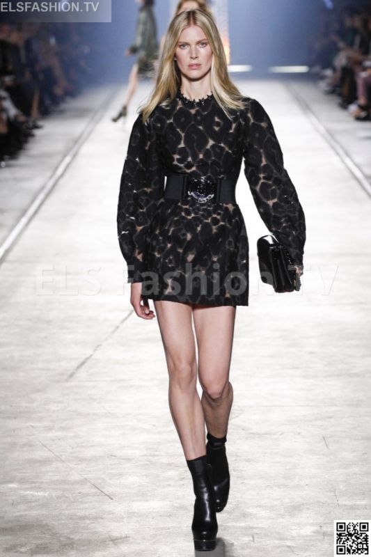 Versace SS 2016 MFW access to view full gallery. #Versace #MFW15 Versace SS 2016 MFW access to view full gallery. #Versace #MFW15