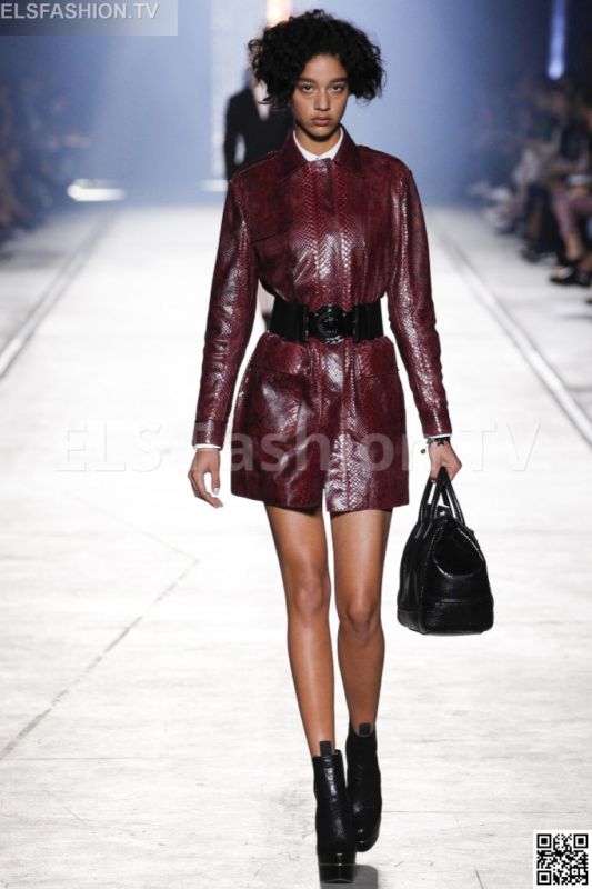 Versace SS 2016 MFW access to view full gallery. #Versace #MFW15 Versace SS 2016 MFW access to view full gallery. #Versace #MFW15