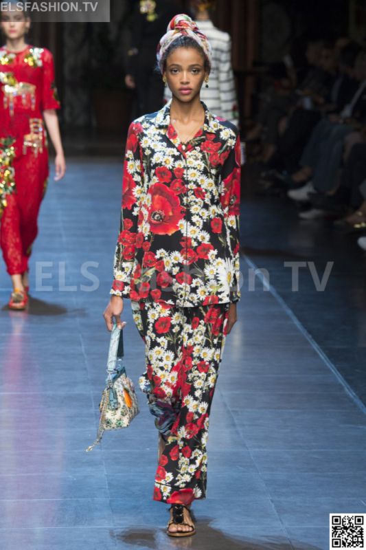 Dolce & Gabbana SS 2016 MFW access to view full gallery. #DolceandGabbana #MFW15