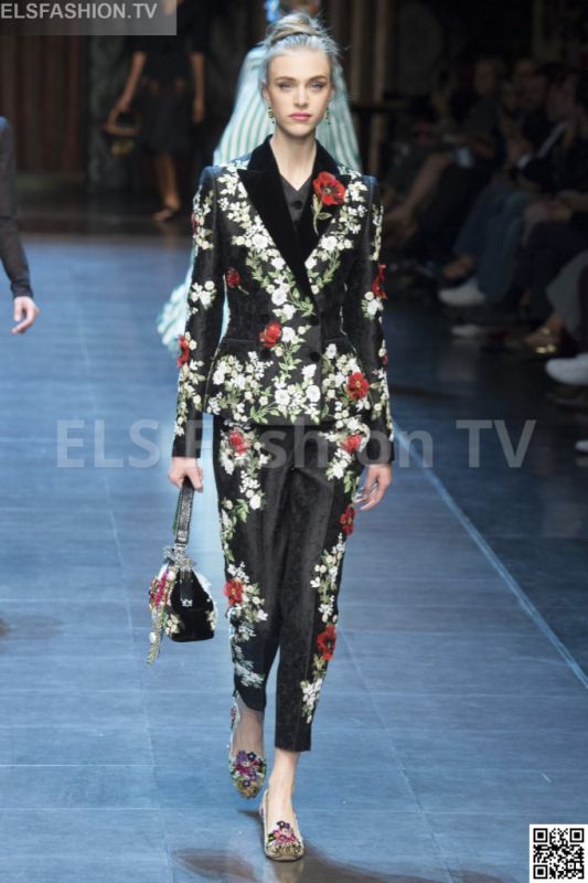 Dolce & Gabbana SS 2016 MFW access to view full gallery. #DolceandGabbana #MFW15