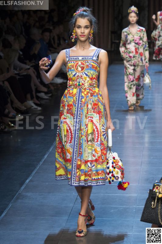 Dolce & Gabbana SS 2016 MFW access to view full gallery. #DolceandGabbana #MFW15