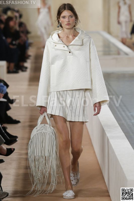 Balenciaga SS 2016 PFW access to view full gallery. #Balenciaga #PFW15 Balenciaga SS 2016 PFW access to view full gallery. #Balenciaga #PFW15