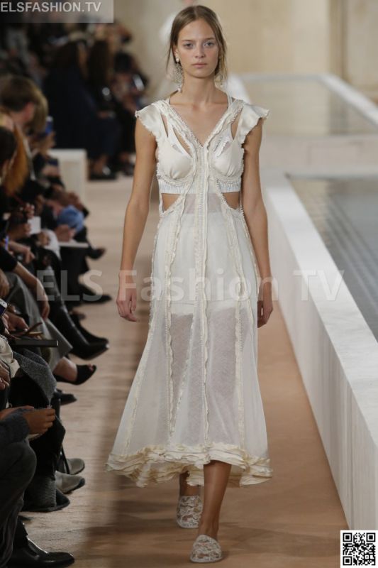 Balenciaga SS 2016 PFW access to view full gallery. #Balenciaga #PFW15 Balenciaga SS 2016 PFW access to view full gallery. #Balenciaga #PFW15