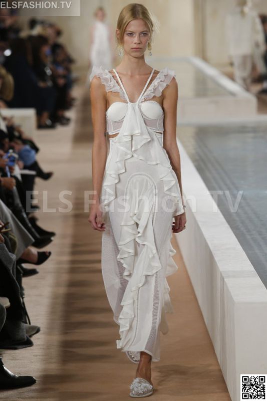 Balenciaga SS 2016 PFW access to view full gallery. #Balenciaga #PFW15 Balenciaga SS 2016 PFW access to view full gallery. #Balenciaga #PFW15