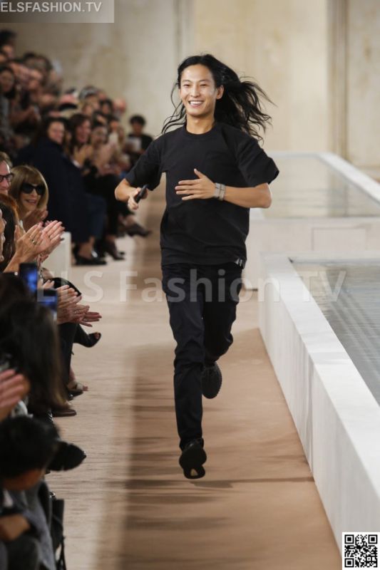 Balenciaga SS 2016 PFW access to view full gallery. #Balenciaga #PFW15 Balenciaga SS 2016 PFW access to view full gallery. #Balenciaga #PFW15