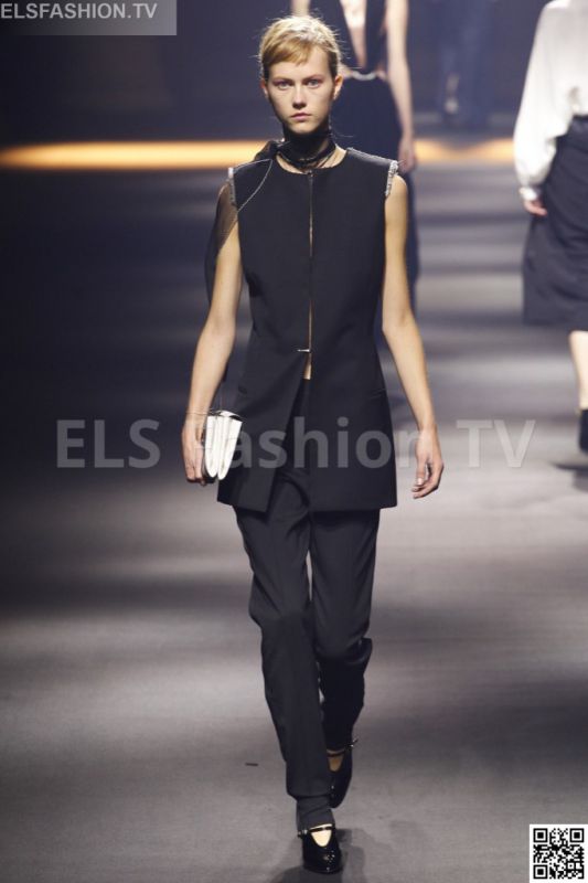 Lanvin SS 2016 PFW access to view full gallery. #Lanvin #PFW15