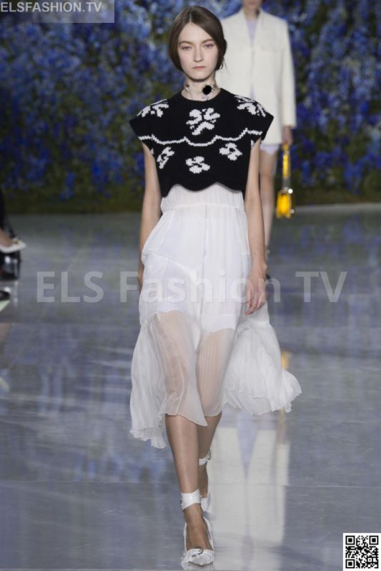 Christian Dior SS 2016 PFW access to view full gallery. #Christiandior #PFW15