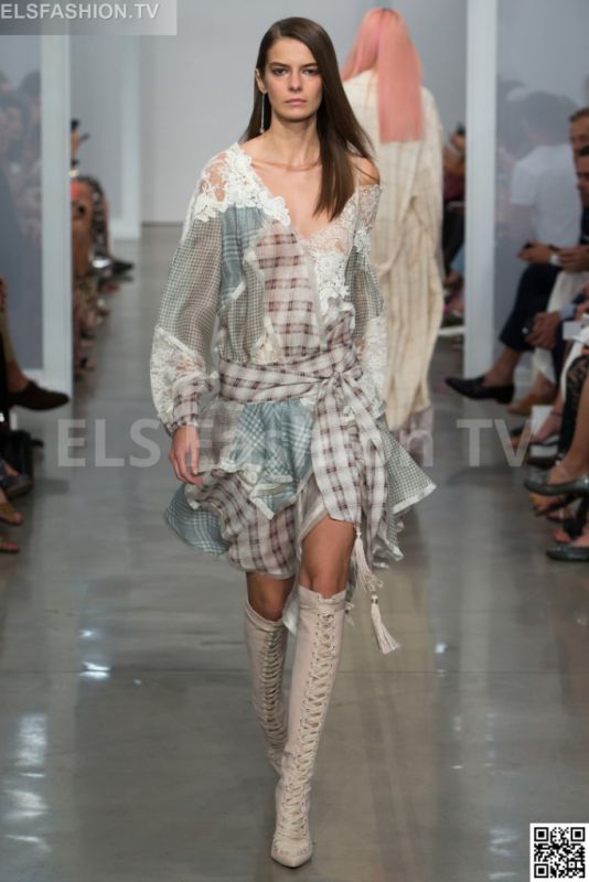 Zimmermann SS 2017 NYFW access to view full gallery. #zimmermann #NYFW17